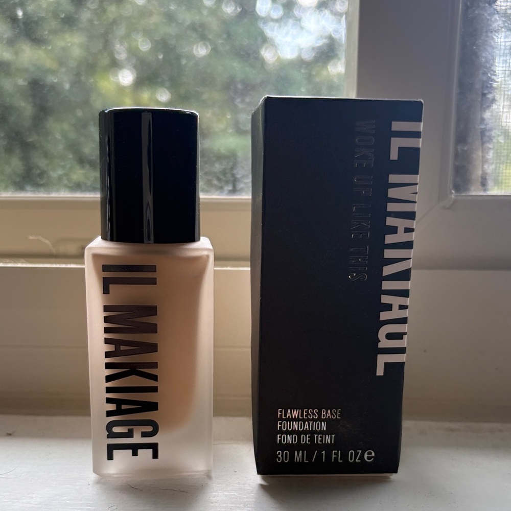 IL MAKIAGE Flawless Base Foundation - 040 Light to medium